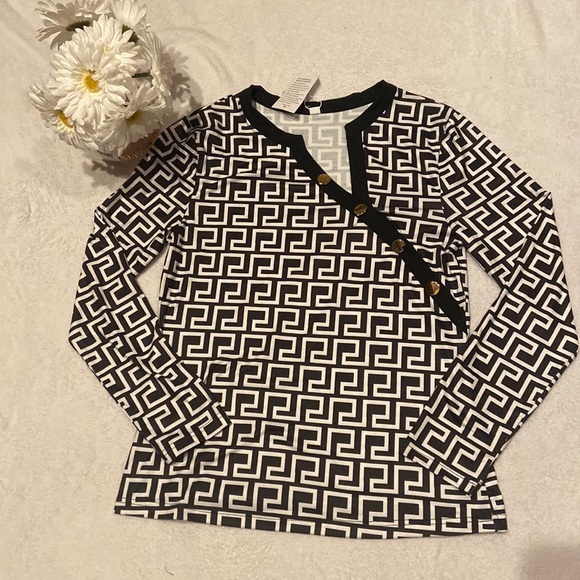 Tops - Black & White Long Sleeve Size L Top NWT